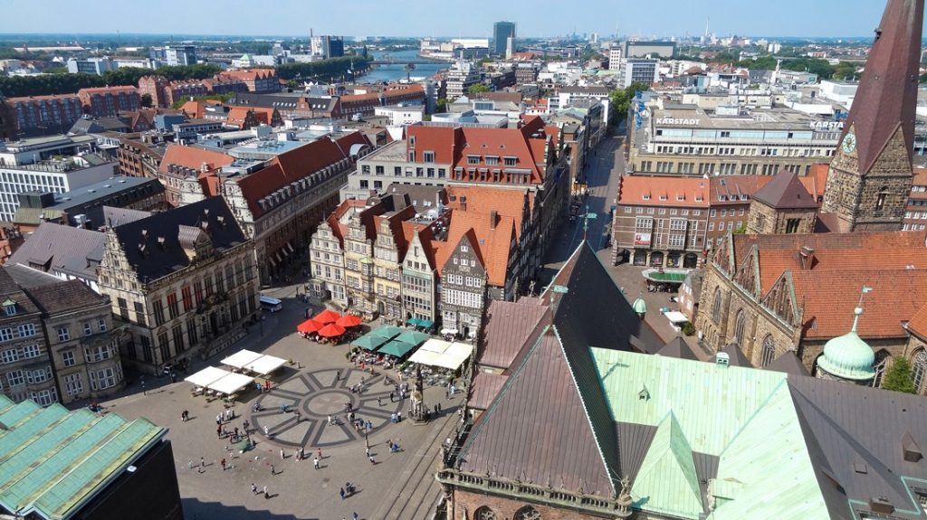 Marktplatz und City von Bremen – Blick vom St. Petri Dom