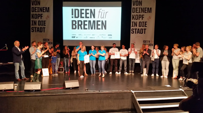 Die Sieger:innen von Ideen für Bremen auf der Bühne