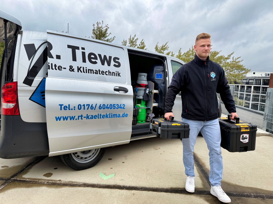 Raphael Tiews auf dem Weg zum nächsten Kunden Raphael Tiews auf dem Weg zum nächsten Kunden