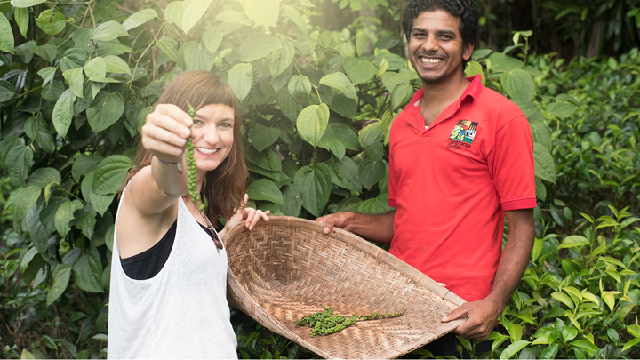 Laura Brand auf einer Farm in Sri Lanka